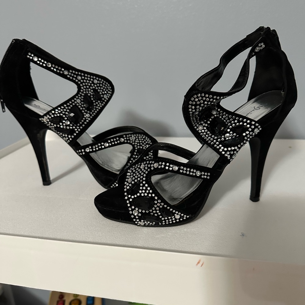 Elegant Black Stiletto Heels with Rhinestone Detailing